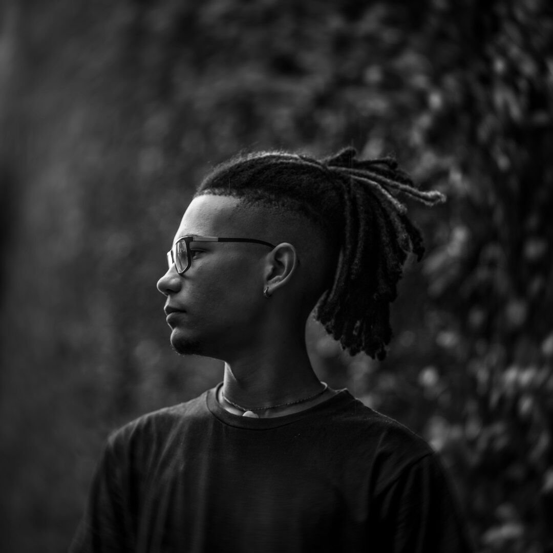 Brazilian male cinematographer with glasses